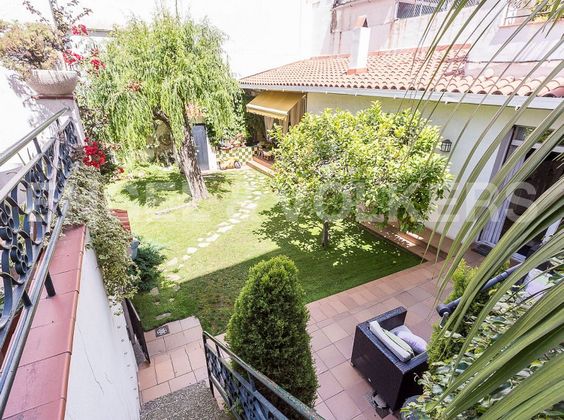 Foto 2 de Casa en venda a Centre - Badalona de 5 habitacions amb terrassa i jardí