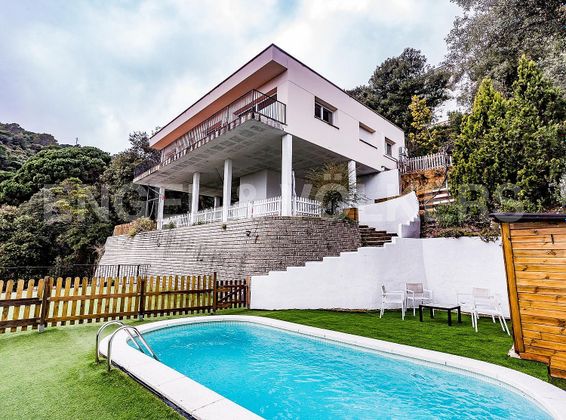 Foto 1 de Xalet en venda a Sant Cebrià de Vallalta de 4 habitacions amb terrassa i piscina