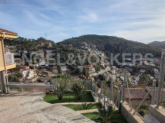 Foto 2 de Xalet en venda a Torrelles de Llobregat de 4 habitacions amb terrassa i piscina