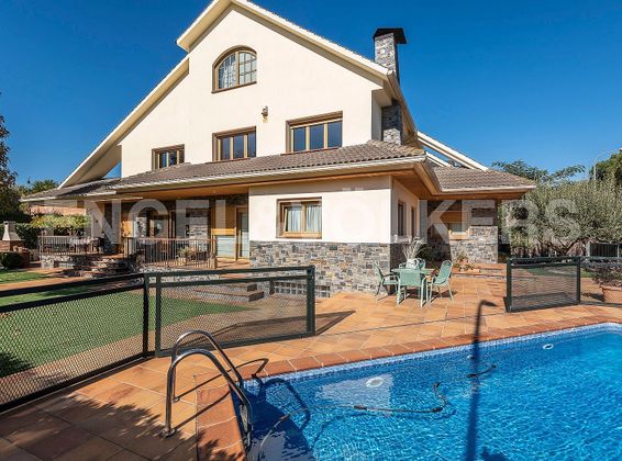 Foto 2 de Casa en venda a Cardedeu de 9 habitacions amb terrassa i piscina