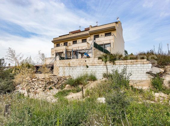 Foto 1 de Casa en venta en Castellet i la Gornal de 4 habitaciones con terraza y garaje