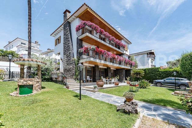 Foto 1 de Chalet en venta en Montgat de 6 habitaciones con terraza y piscina