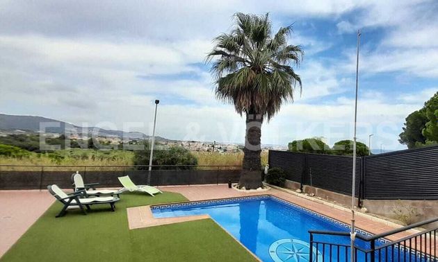 Foto 2 de Xalet en venda a Calella de 6 habitacions amb terrassa i piscina