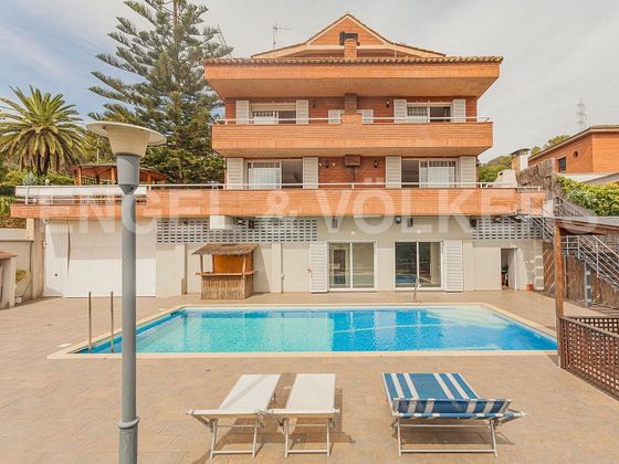 Foto 1 de Alquiler de casa en Sant Just Desvern de 5 habitaciones con terraza y piscina
