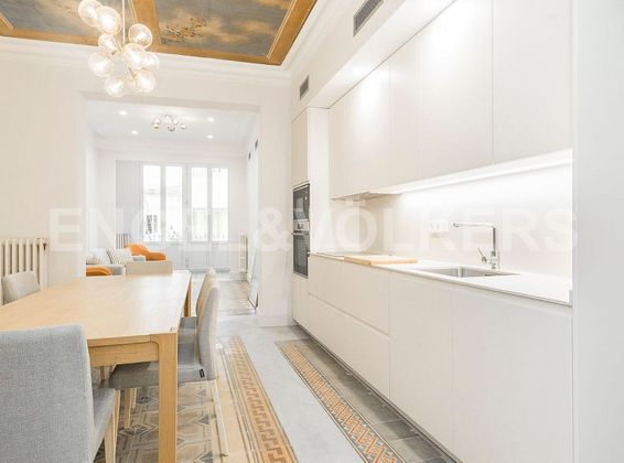 Foto 2 de Alquiler de piso en Vila de Gràcia de 2 habitaciones con muebles y aire acondicionado