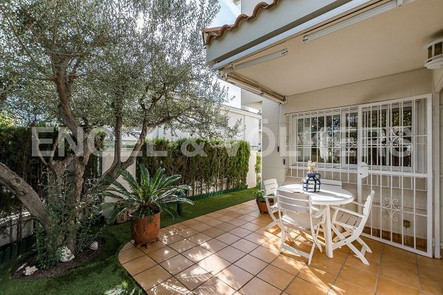 Foto 2 de Casa adossada en venda a Premià de Mar de 4 habitacions amb jardí i balcó