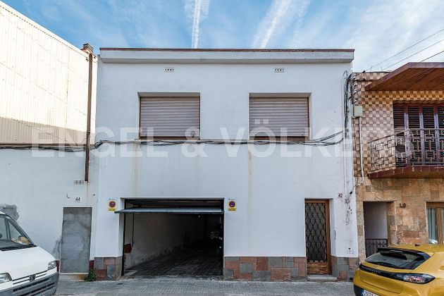 Foto 1 de Casa adosada en venta en Centre - Pineda de Mar de 4 habitaciones con terraza y garaje