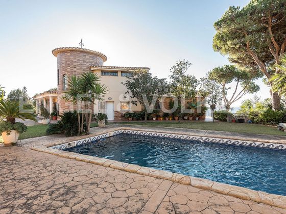 Foto 1 de Casa rural en venda a Sant Pol de Mar de 5 habitacions amb terrassa i piscina