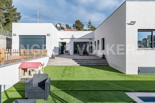 Foto 2 de Chalet en venta en Pallejà de 4 habitaciones con terraza y piscina