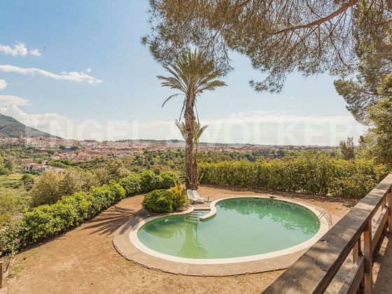 Foto 1 de Chalet en venta en Centre - Castellar del Vallès de 4 habitaciones con terraza y piscina