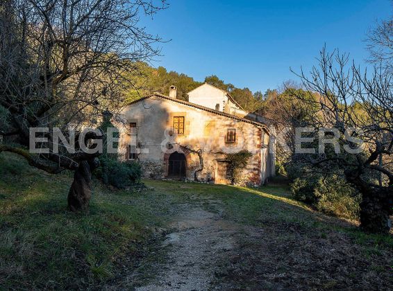 Foto 1 de Casa en venta en Sant Andreu de la Barca de 8 habitaciones con jardín