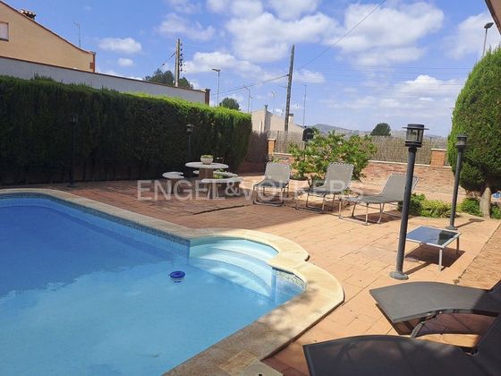 Foto 1 de Xalet en venda a Castellbisbal de 5 habitacions amb terrassa i piscina