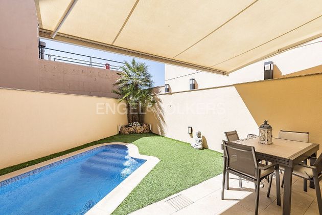 Foto 1 de Venta de casa en La Llàntia de 4 habitaciones con terraza y piscina