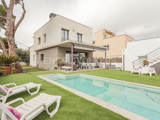 Foto 2 de Xalet en venda a Can Bou de 5 habitacions amb terrassa i piscina
