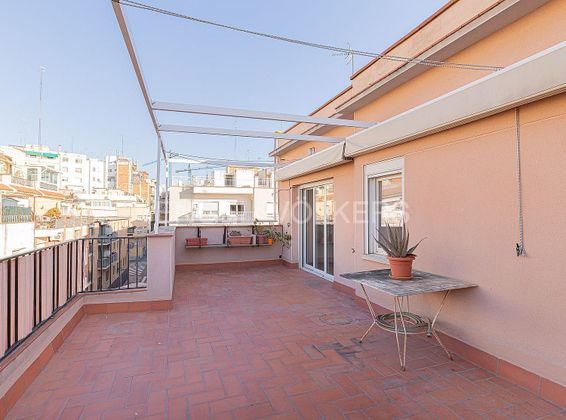 Foto 1 de Ático en venta en El Guinardó de 4 habitaciones con terraza y balcón
