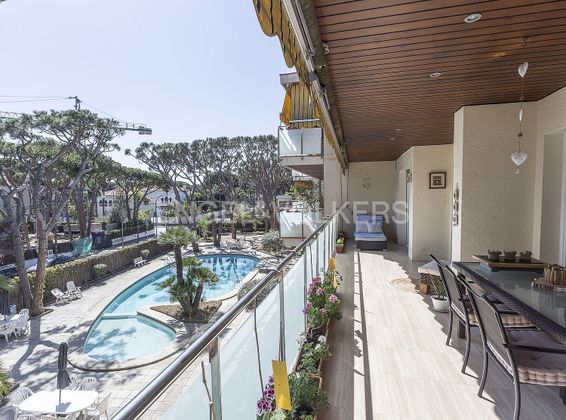 Foto 1 de Pis en venda a La Pineda de 4 habitacions amb terrassa i piscina