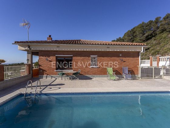 Foto 2 de Chalet en venta en Font-Rubí de 7 habitaciones con terraza y piscina