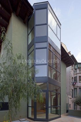 Foto 1 de Casa en venda a Les Tres Torres de 10 habitacions amb terrassa i ascensor