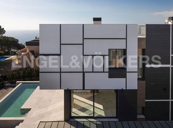 Foto 2 de Xalet en venda a Caldes d´Estrac de 4 habitacions amb terrassa i piscina