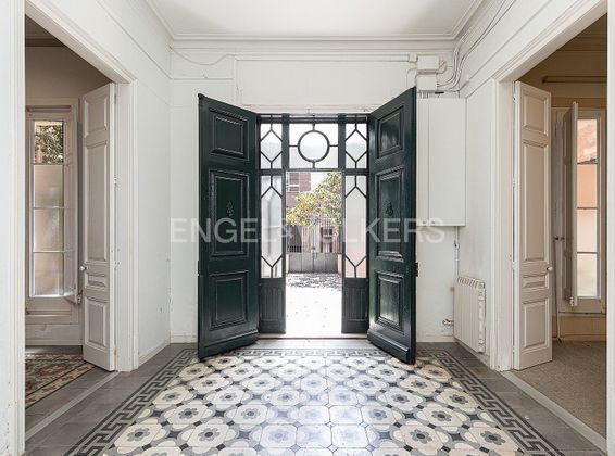 Foto 2 de Casa en venda a Sarrià de 6 habitacions amb terrassa i jardí