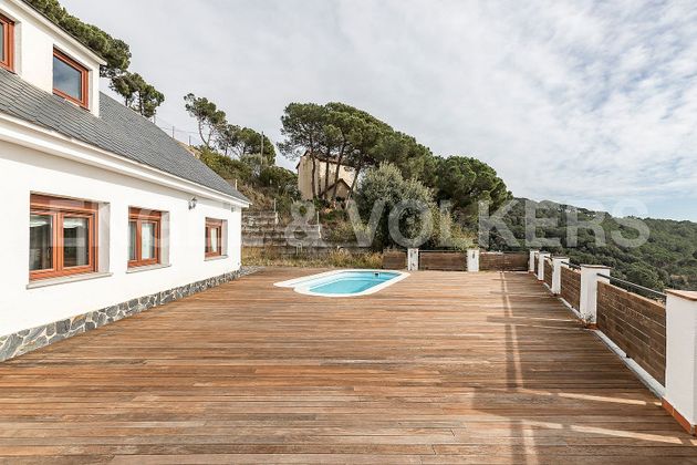 Foto 2 de Venta de chalet en Arenys de Munt de 5 habitaciones con terraza y piscina