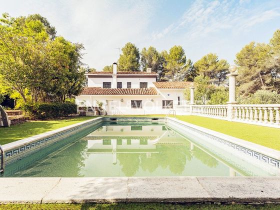 Foto 1 de Venta de casa en Corbera de Llobregat de 6 habitaciones con terraza y piscina