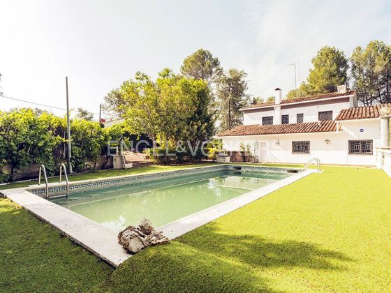 Foto 2 de Venta de casa en Corbera de Llobregat de 6 habitaciones con terraza y piscina
