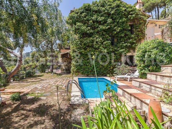 Foto 2 de Chalet en venta en Vallcarca i els Penitents de 5 habitaciones con terraza y piscina