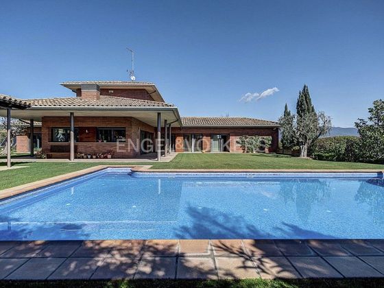 Foto 1 de Xalet en venda a Canovelles de 5 habitacions amb terrassa i piscina