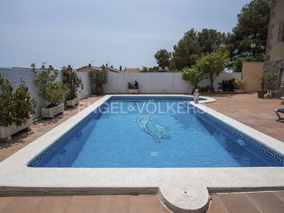 Foto 2 de Xalet en venda a Centro - Roda de Barà de 4 habitacions amb terrassa i piscina
