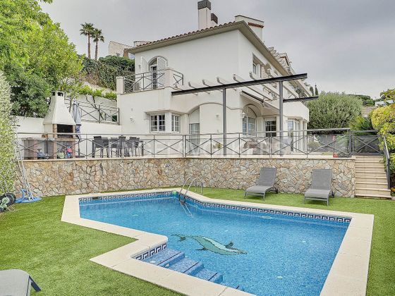 Foto 1 de Chalet en venta en Caldes d´Estrac de 5 habitaciones con terraza y piscina