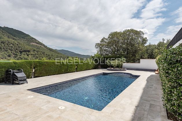 Foto 1 de Xalet en venda a Centre - Castellar del Vallès de 6 habitacions amb terrassa i piscina