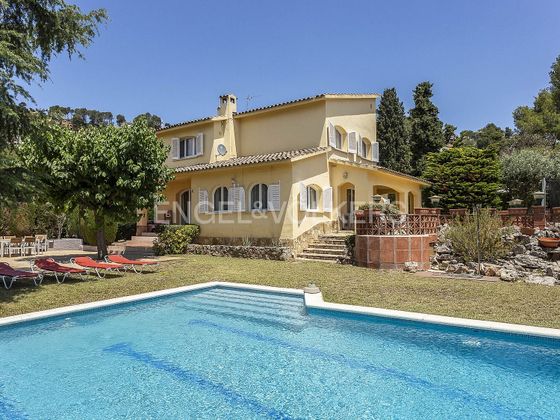 Foto 1 de Casa en venta en Pallejà de 5 habitaciones con piscina y garaje