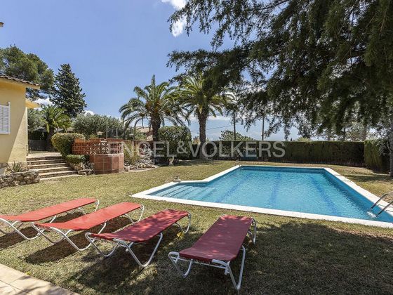 Foto 2 de Casa en venta en Pallejà de 5 habitaciones con piscina y garaje