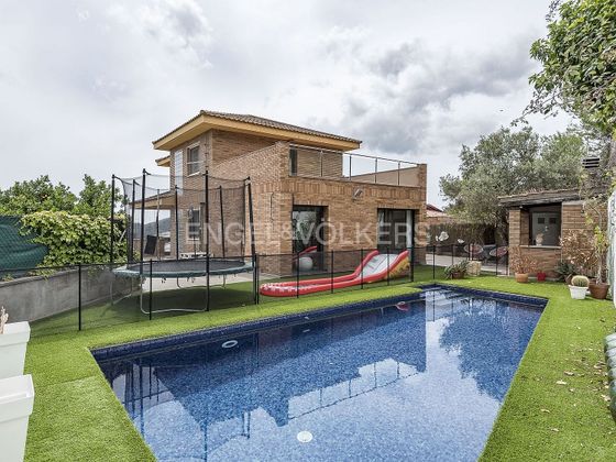 Foto 1 de Xalet en venda a Cervelló de 5 habitacions amb terrassa i piscina
