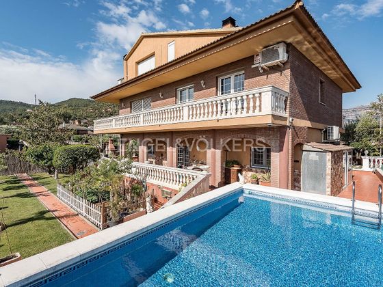 Foto 1 de Casa en venda a Vacarisses de 7 habitacions amb terrassa i piscina
