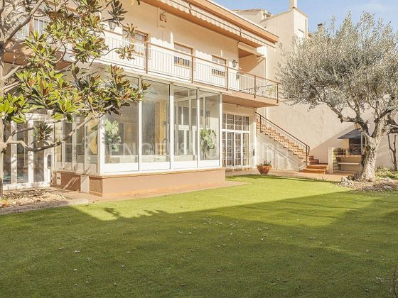 Foto 2 de Casa en venta en Centre - Sabadell de 5 habitaciones con terraza y piscina