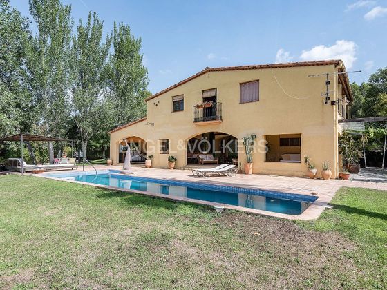 Foto 1 de Casa rural en venda a Sant Esteve Sesrovires de 3 habitacions amb piscina i jardí