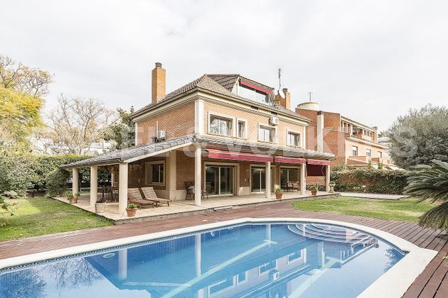 Foto 1 de Xalet en venda a Ciutat Diagonal - La Miranda - La Mallola de 4 habitacions amb terrassa i piscina