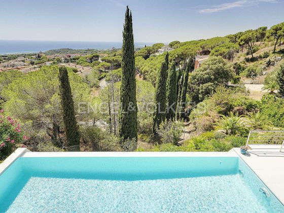 Foto 2 de Xalet en venda a Sant Vicenç de Montalt de 6 habitacions amb piscina i jardí