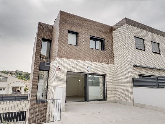 Foto 1 de Casa en venta en Centre - Castellar del Vallès de 3 habitaciones con terraza y piscina