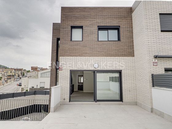 Foto 2 de Casa en venda a Centre - Castellar del Vallès de 3 habitacions amb terrassa i piscina