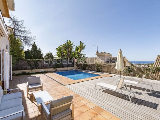 Foto 2 de Venta de chalet en Vilassar de Dalt de 6 habitaciones con terraza y piscina