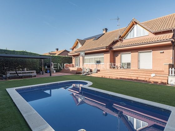 Foto 2 de Xalet en venda a Mira-sol de 7 habitacions amb terrassa i piscina