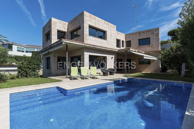 Foto 1 de Chalet en venta en Sant Pol de Mar de 5 habitaciones con piscina y garaje