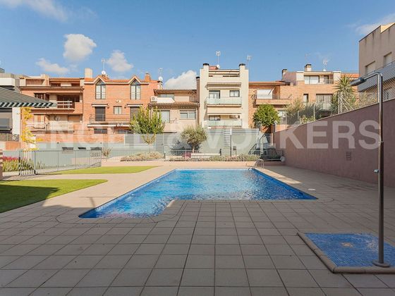 Foto 2 de Casa adossada en venda a Poble Nou - Zona Esportiva de 3 habitacions amb terrassa i piscina