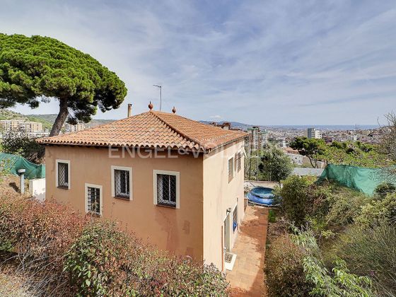 Foto 1 de Xalet en venda a Vallcarca i els Penitents de 5 habitacions amb terrassa i jardí