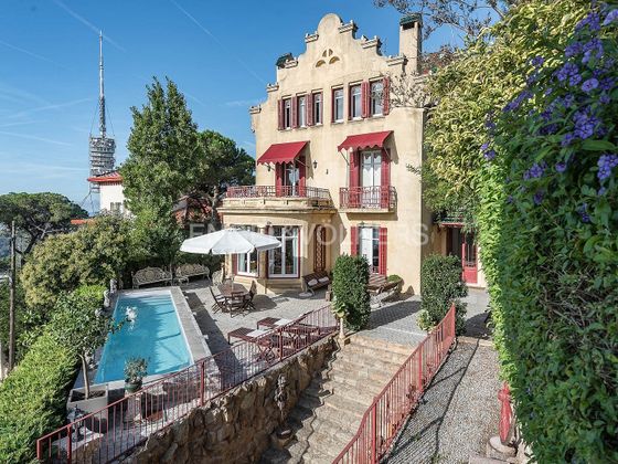 Foto 1 de Xalet en venda a Vallvidrera - El Tibidabo i les Planes de 10 habitacions amb terrassa i piscina