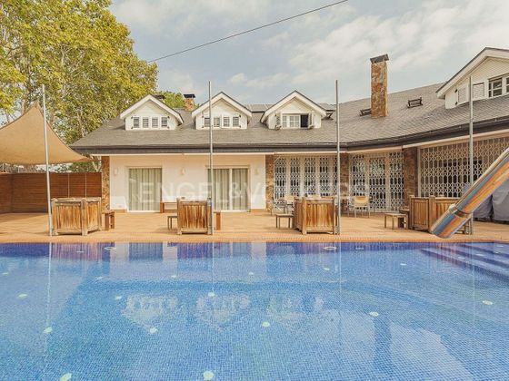 Foto 2 de Casa en venda a Centre - Cordelles de 10 habitacions amb terrassa i piscina