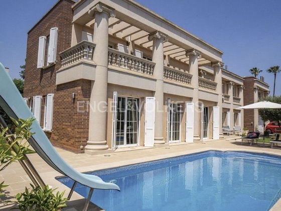 Foto 2 de Chalet en venta en Premià de Mar de 6 habitaciones con terraza y piscina